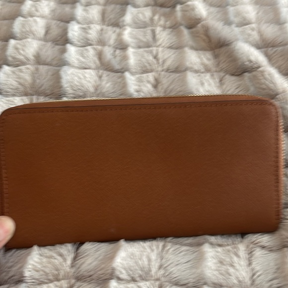 73.Michael kors Jet Set Tan Wallet - Picture 4 of 8